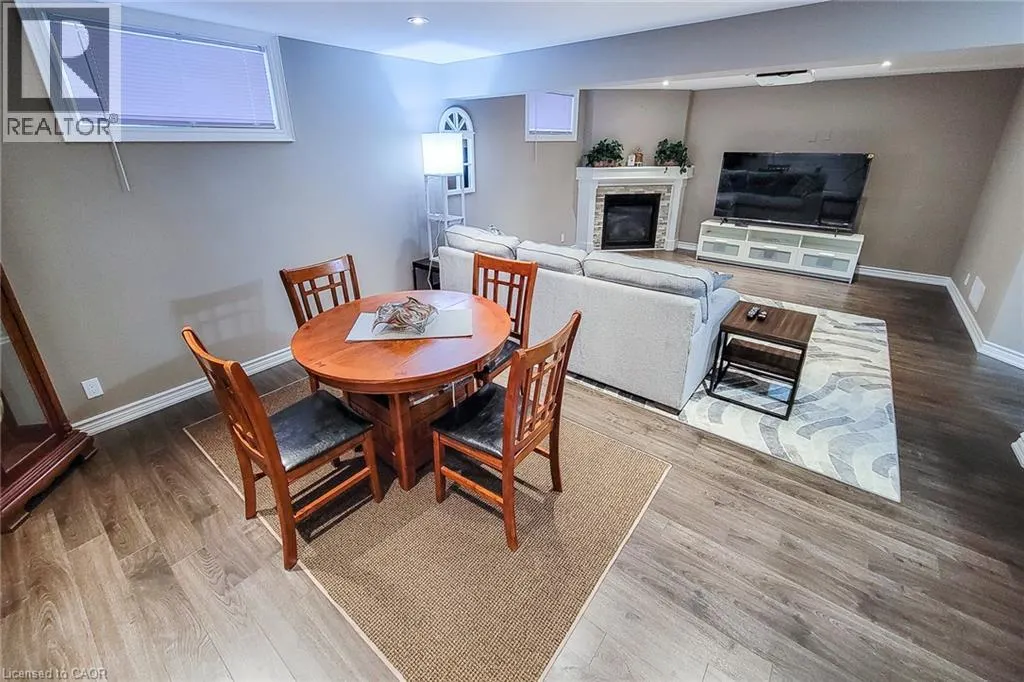 80 WILLOWDALE Crescent
