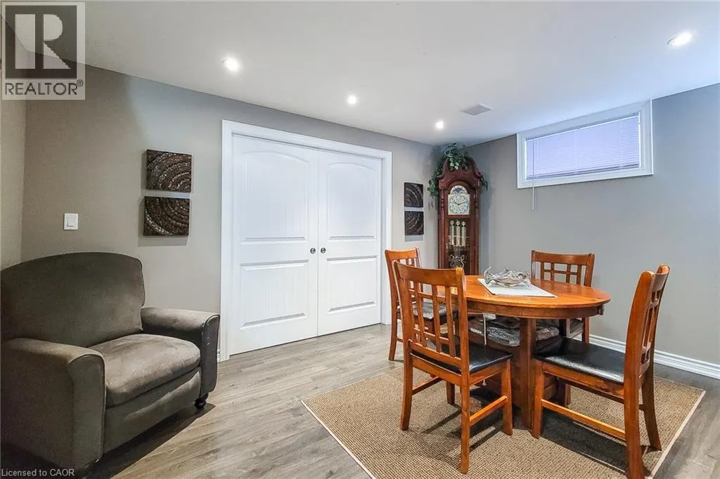 80 WILLOWDALE Crescent
