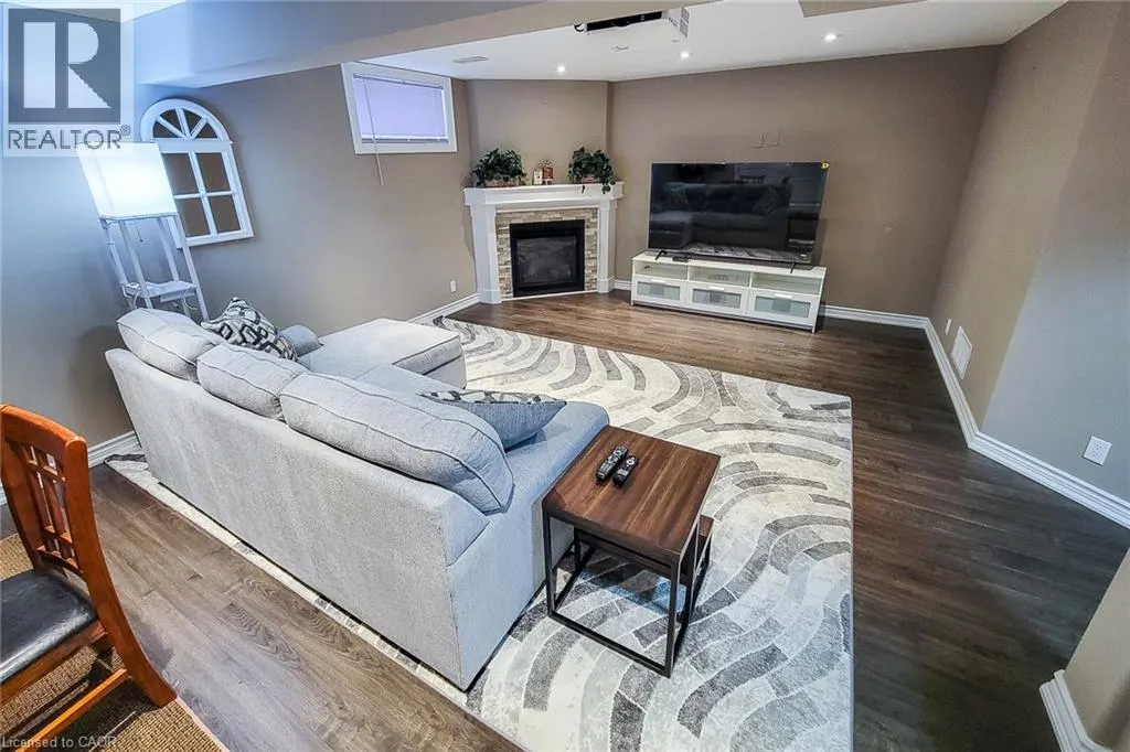 80 WILLOWDALE Crescent