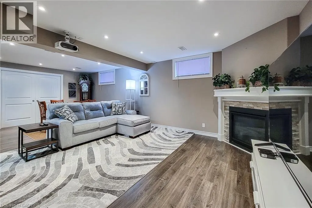 80 WILLOWDALE Crescent