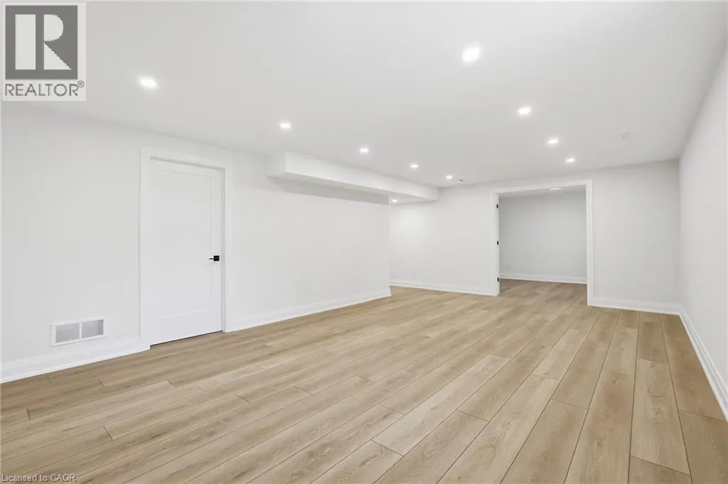 7 BARTLETT Avenue