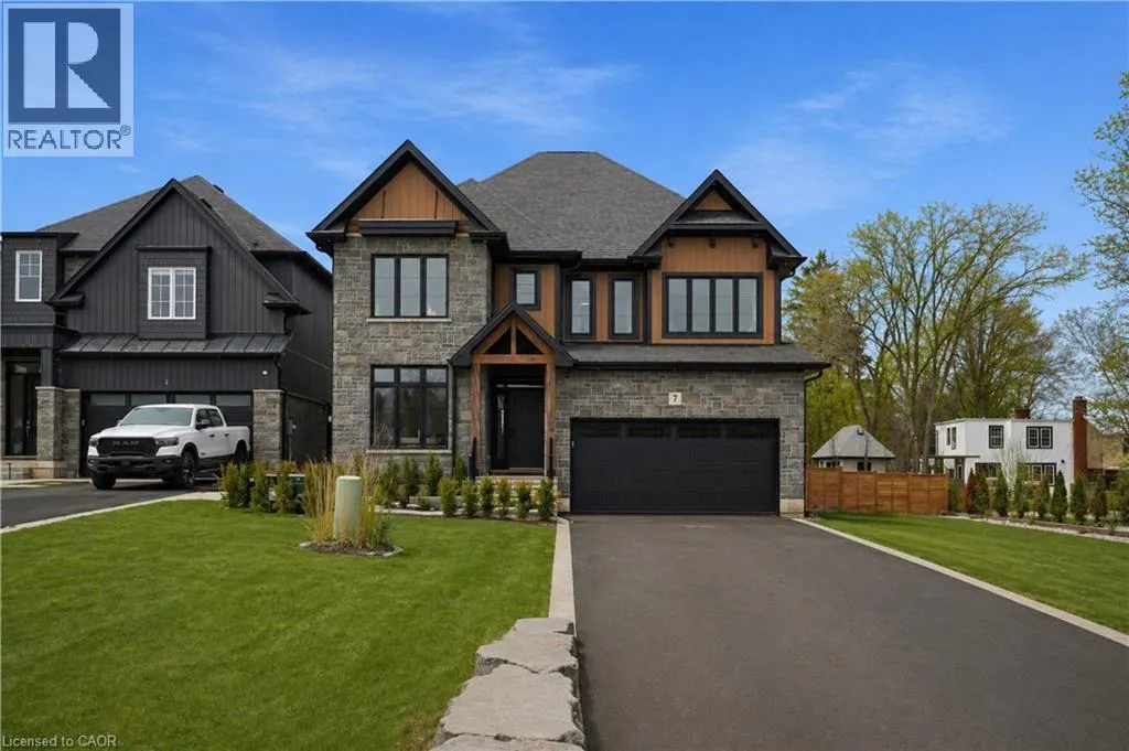 7 BARTLETT Avenue