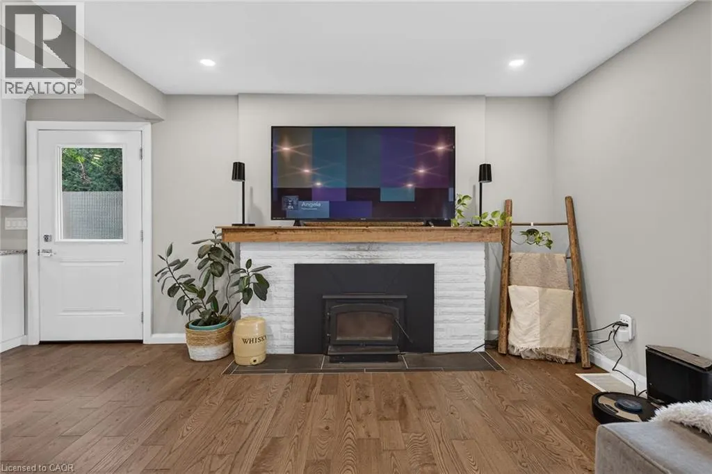 2098 ST. JOHN'S Road W