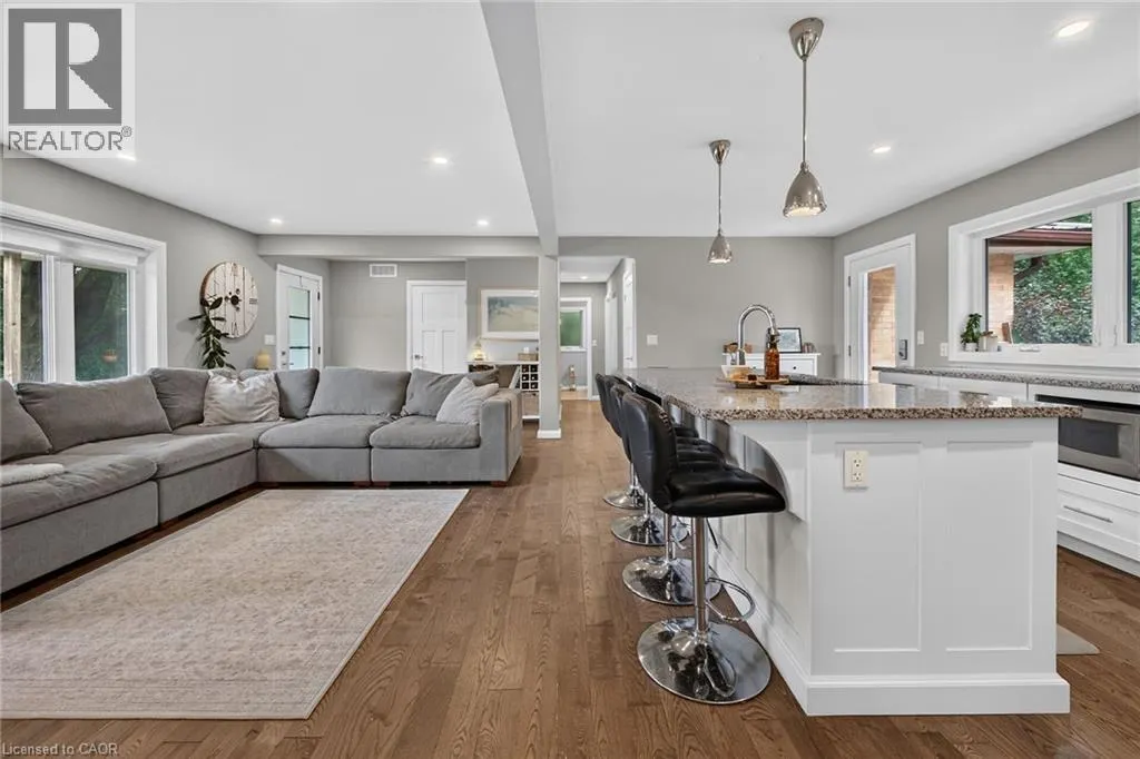 2098 ST. JOHN'S Road W