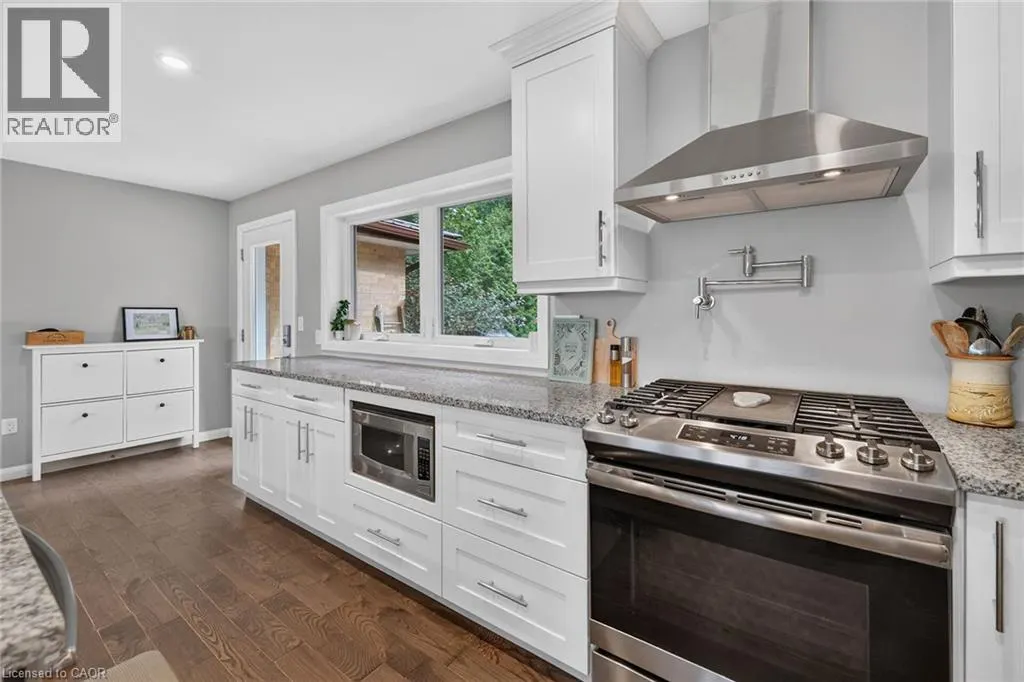 2098 ST. JOHN'S Road W