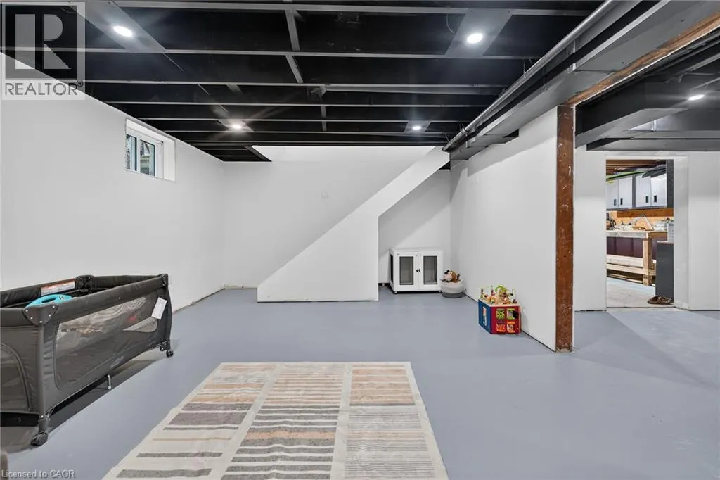 2098 ST. JOHN'S Road W