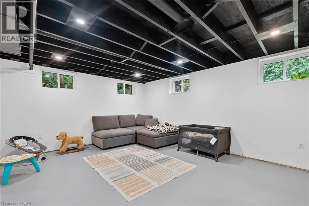 2098 ST. JOHN'S Road W