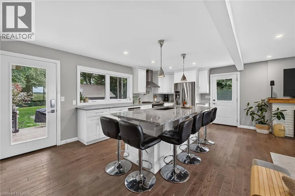 2098 ST. JOHN'S Road W