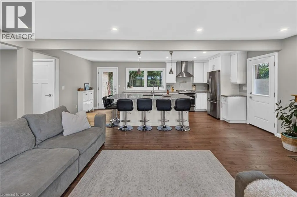 2098 ST. JOHN'S Road W