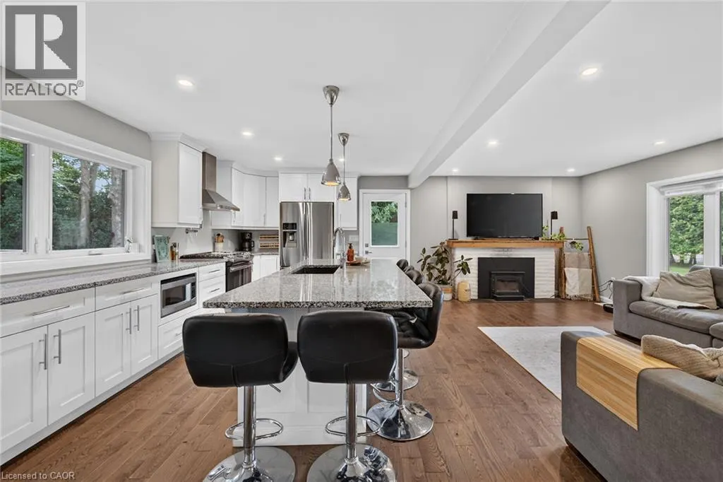 2098 ST. JOHN'S Road W