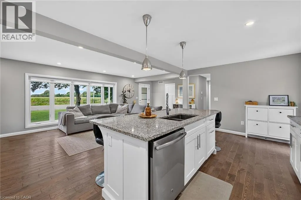 2098 ST. JOHN'S Road W