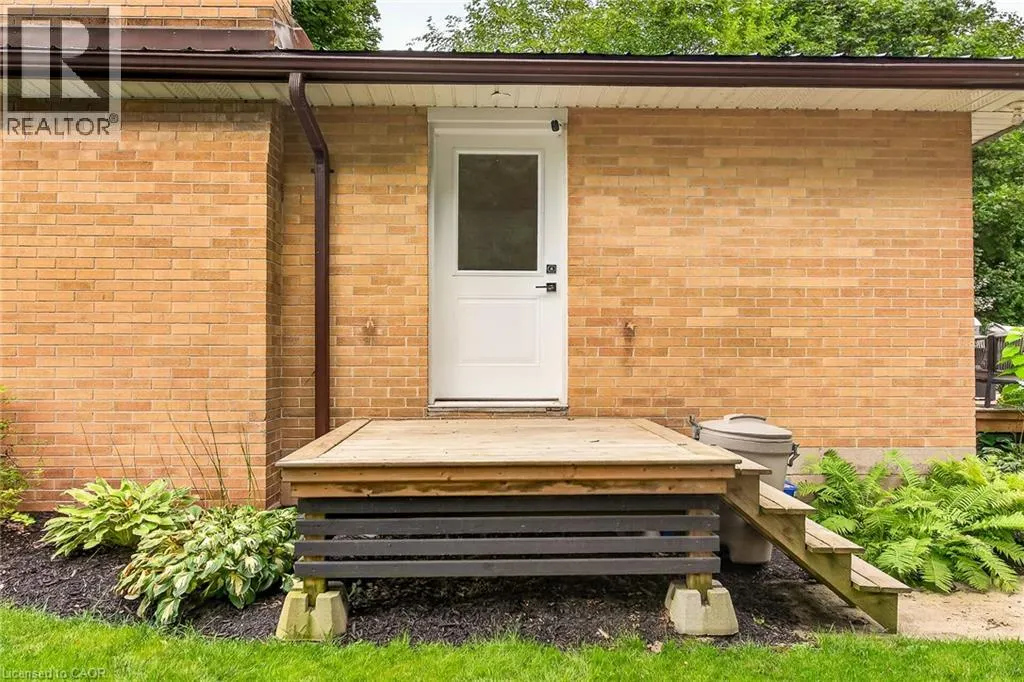 2098 ST. JOHN'S Road W