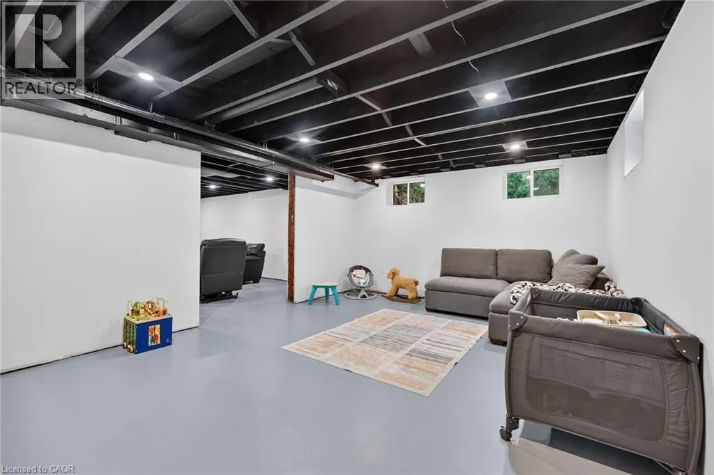 2098 ST. JOHN'S Road W