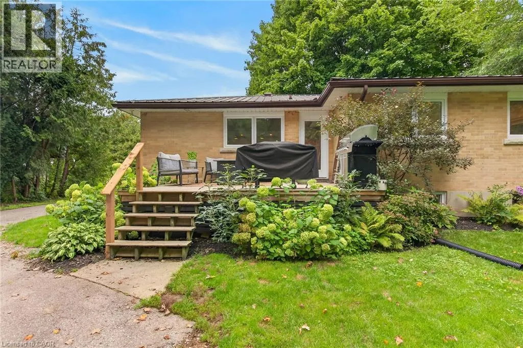 2098 ST. JOHN'S Road W