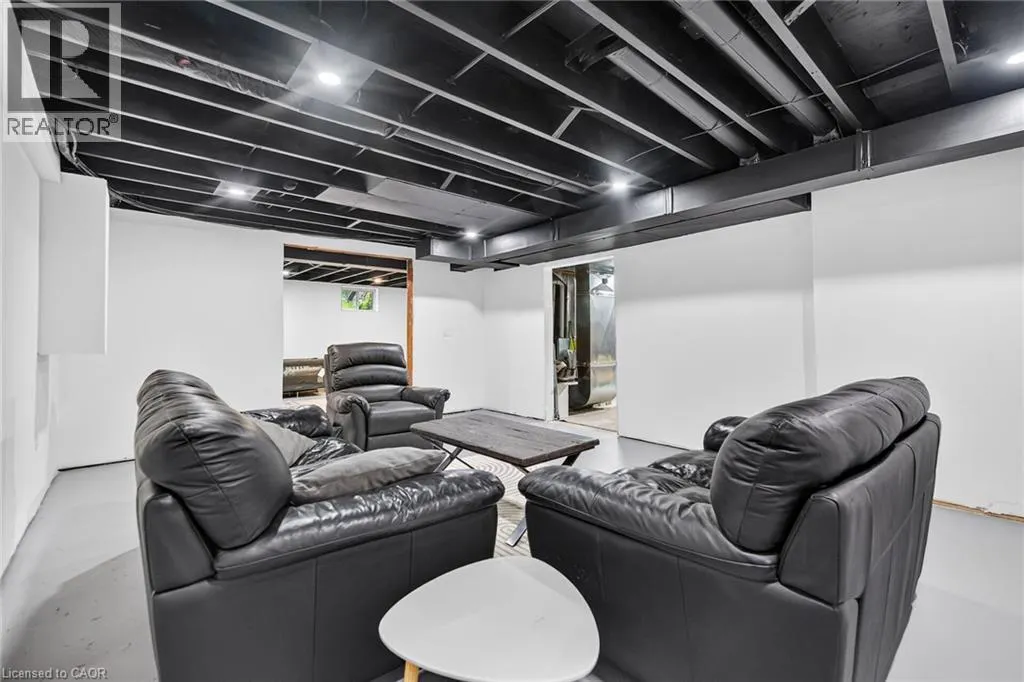 2098 ST. JOHN'S Road W