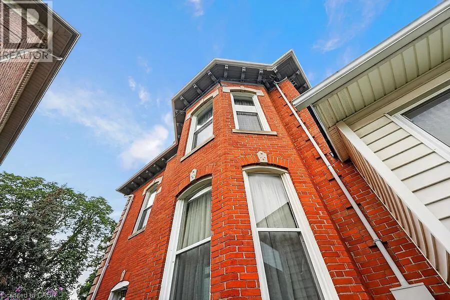 91 MAIN Street E