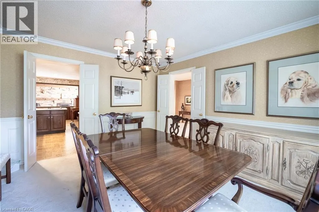 16 COLONIAL Crescent