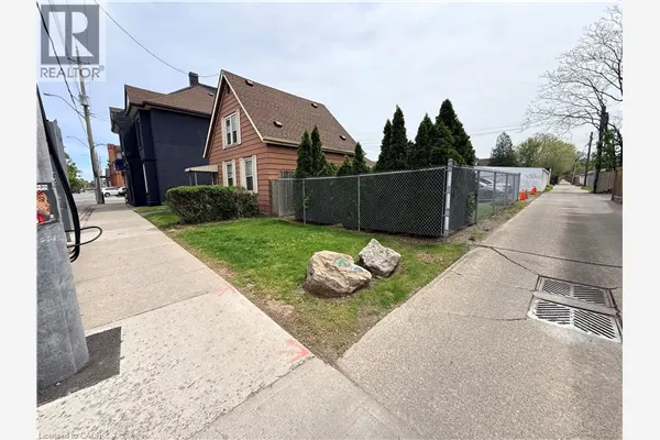356 BARTON Street E