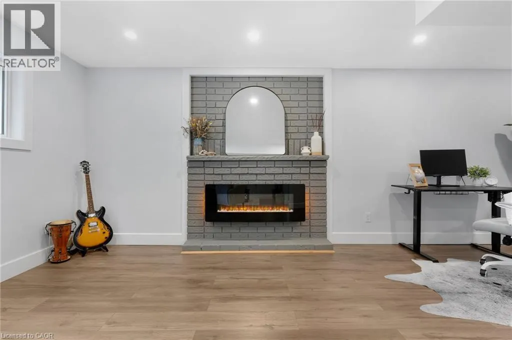 477 KINGSCOURT Drive Unit# B #B