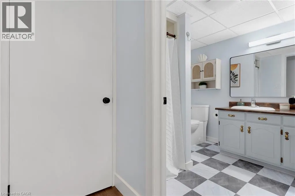 477 KINGSCOURT Drive Unit# B #B