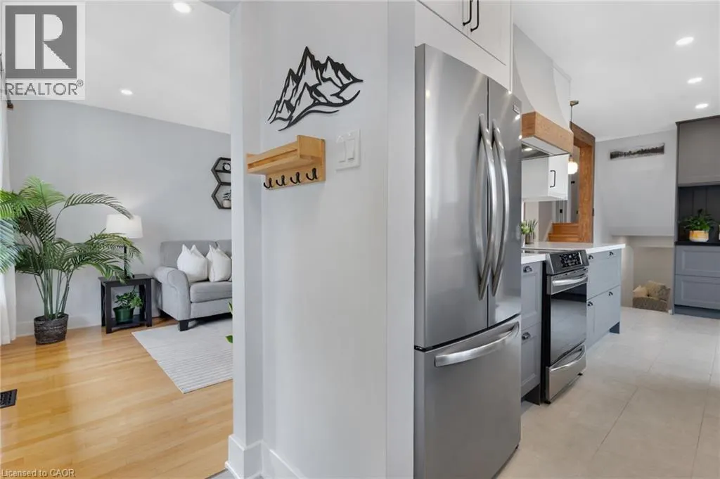 477 KINGSCOURT Drive Unit# B #B