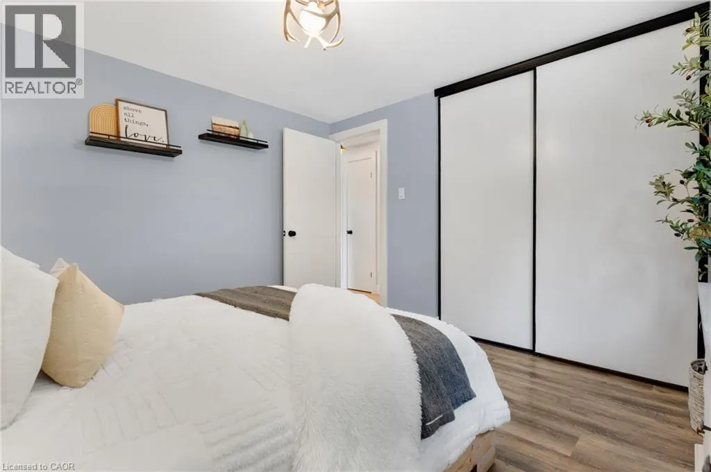 477 KINGSCOURT Drive Unit# B #B