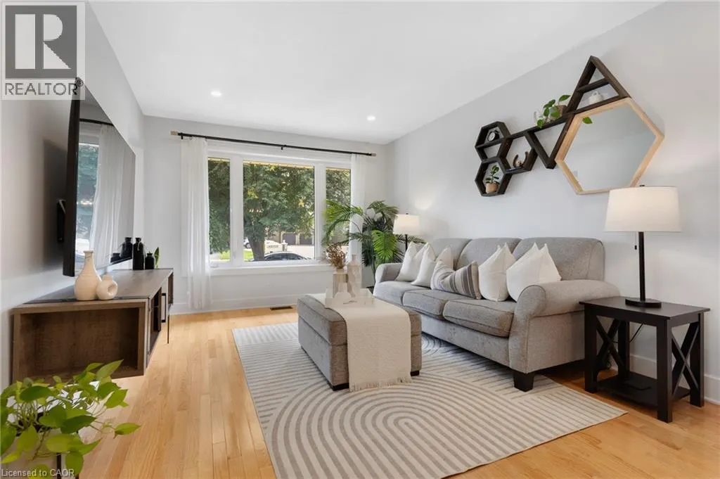 477 KINGSCOURT Drive Unit# B #B