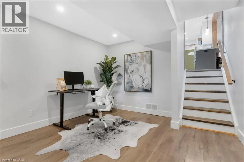 477 KINGSCOURT Drive Unit# B #B