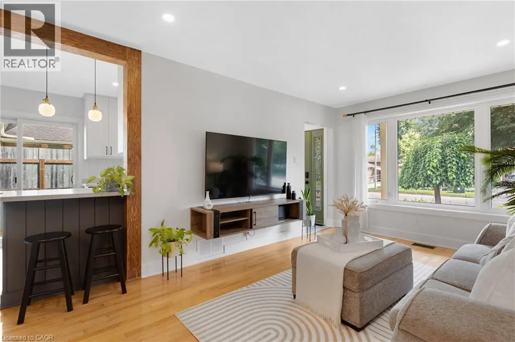477 KINGSCOURT Drive Unit# B #B