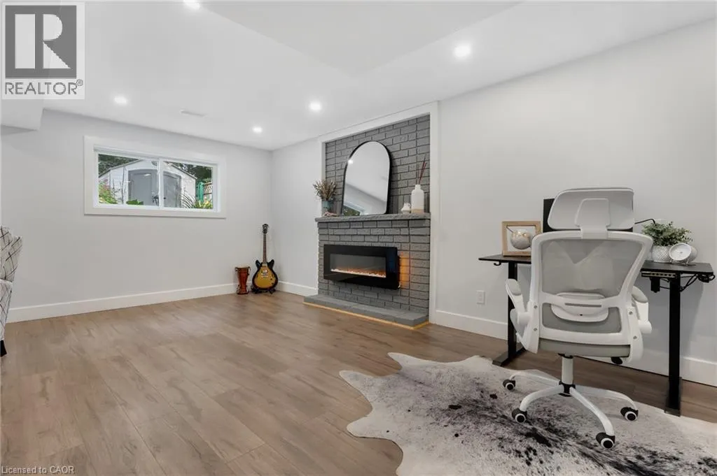 477 KINGSCOURT Drive Unit# B #B