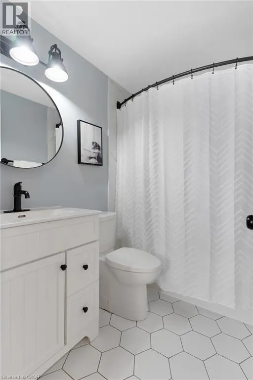 477 KINGSCOURT Drive Unit# B #B