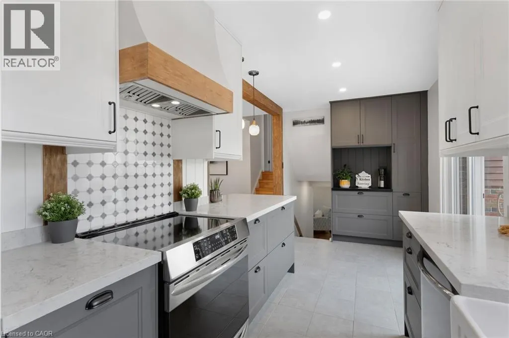 477 KINGSCOURT Drive Unit# B #B