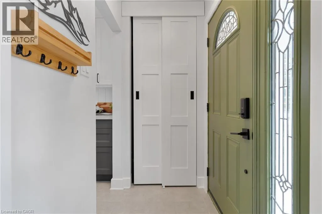 477 KINGSCOURT Drive Unit# B #B