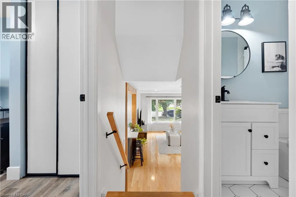 477 KINGSCOURT Drive Unit# B #B