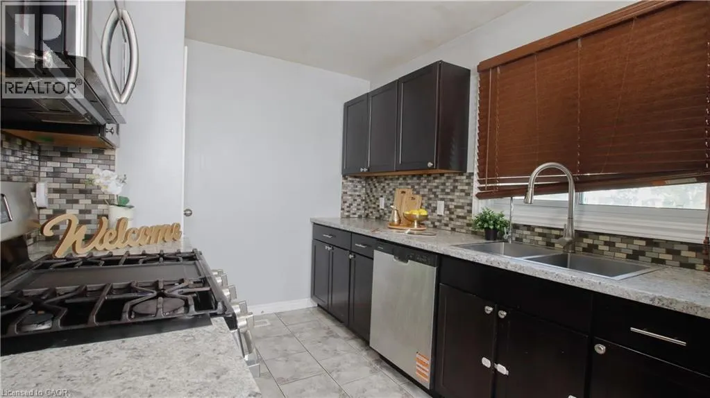 18 CLEARVIEW Drive