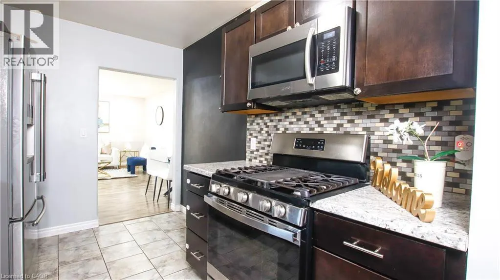 18 CLEARVIEW Drive
