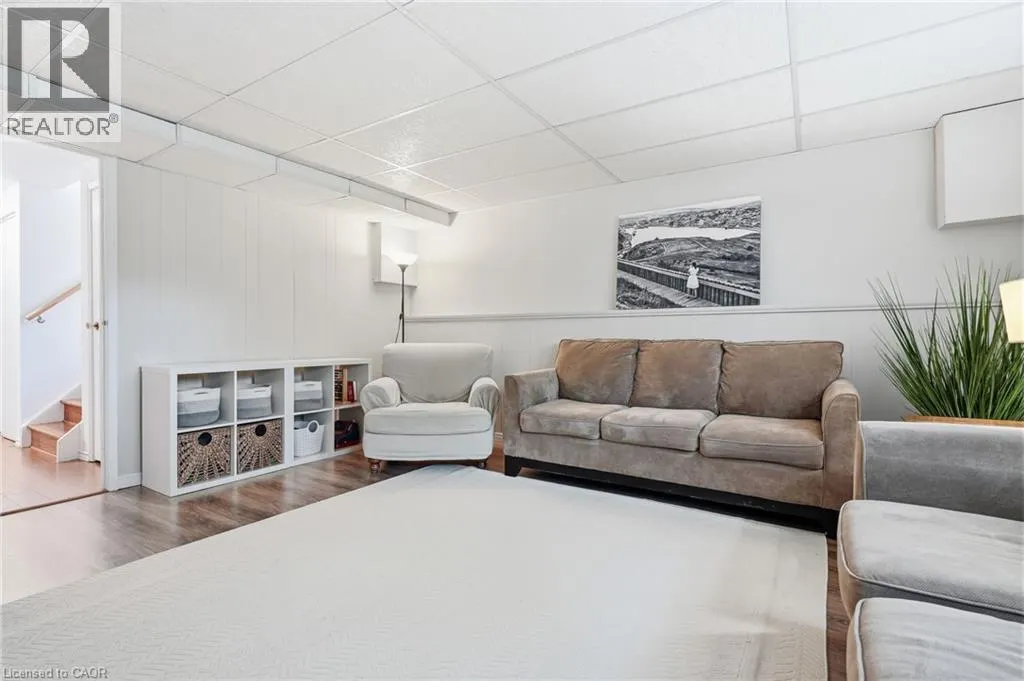 3 GLENGROVE Avenue