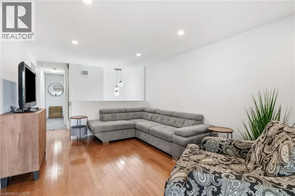 3 GLENGROVE Avenue