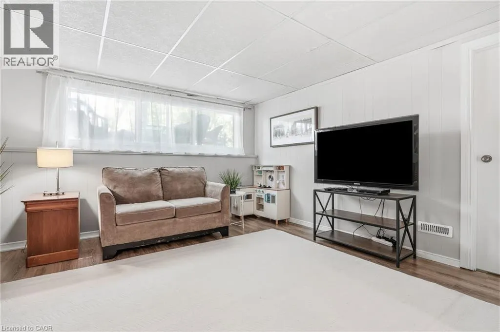 3 GLENGROVE Avenue