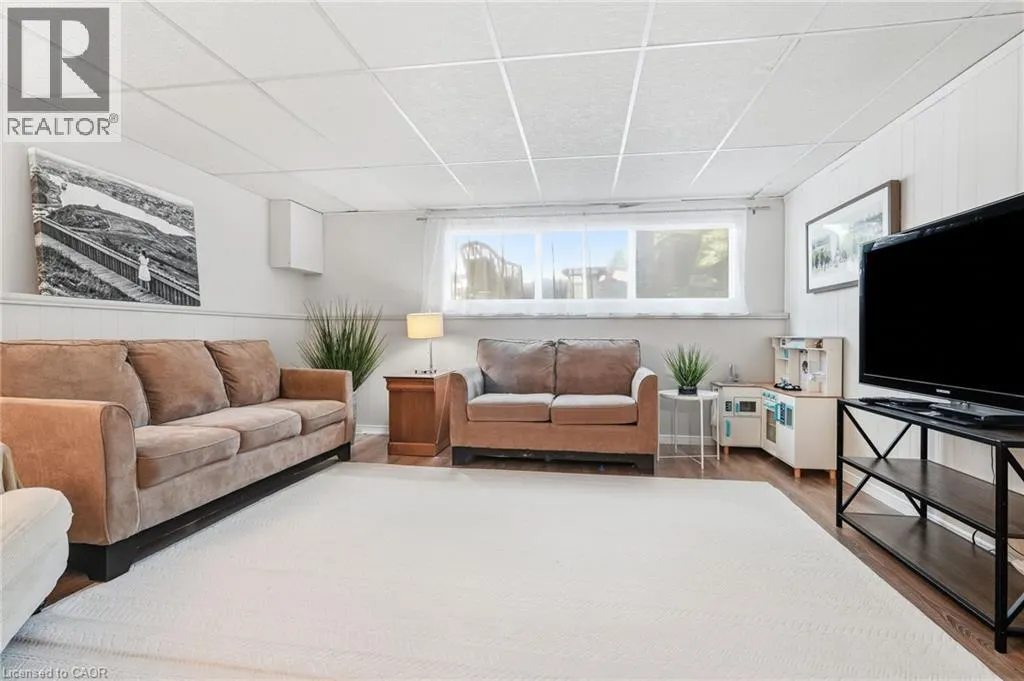 3 GLENGROVE Avenue