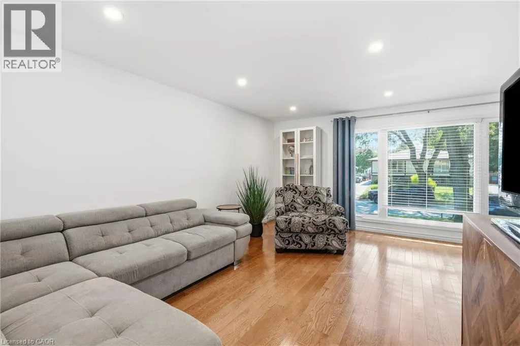 3 GLENGROVE Avenue