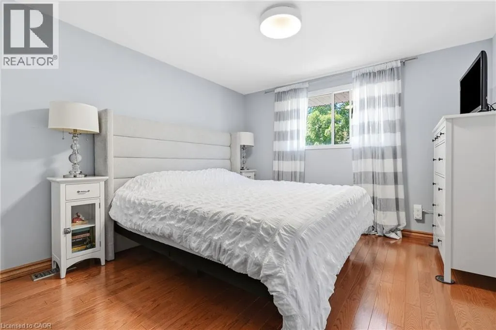 3 GLENGROVE Avenue