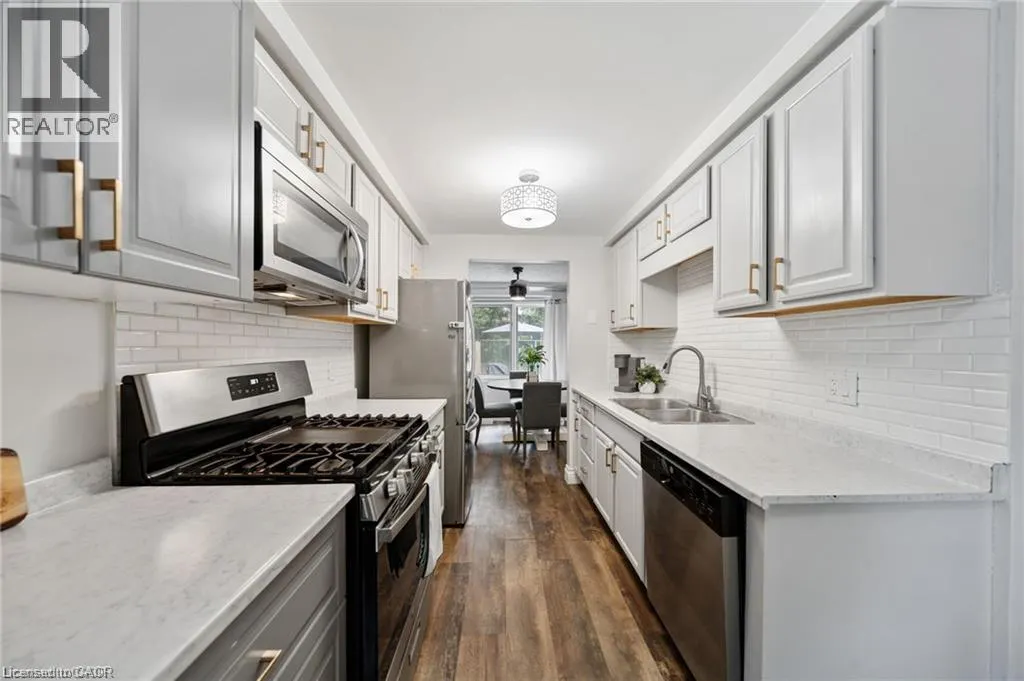 45 FREEMAN Crescent