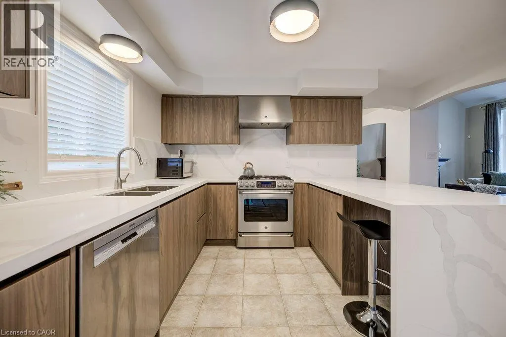 16 IRONGATE Drive