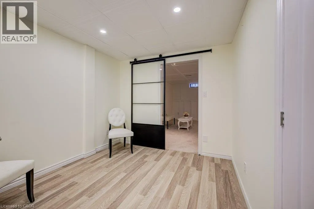 16 IRONGATE Drive