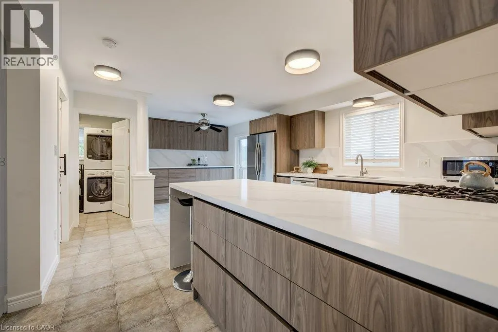 16 IRONGATE Drive