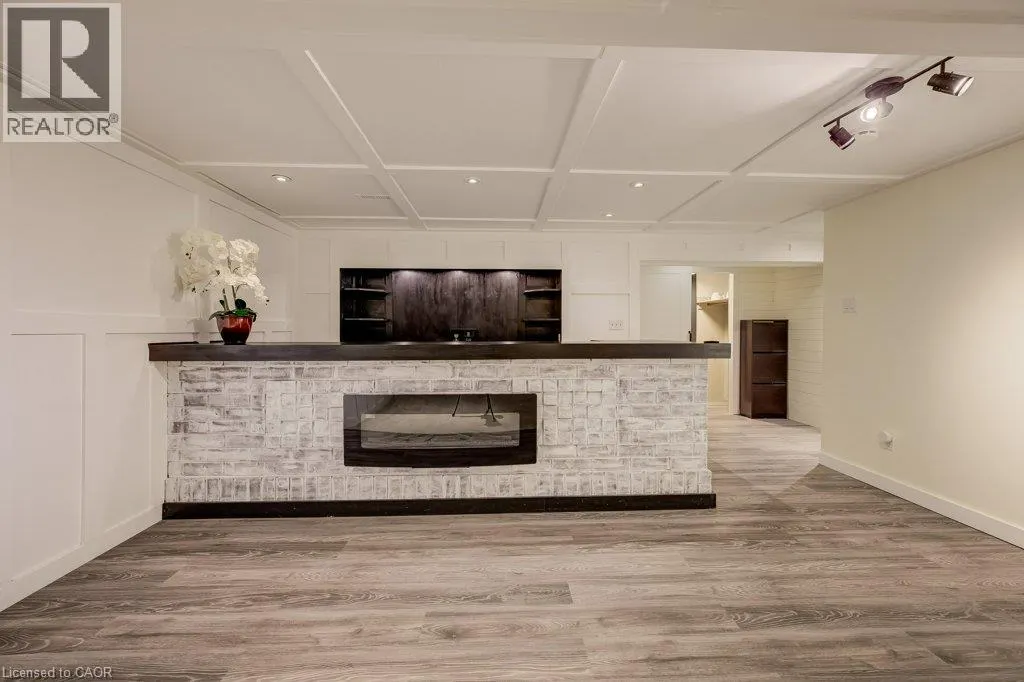 16 IRONGATE Drive