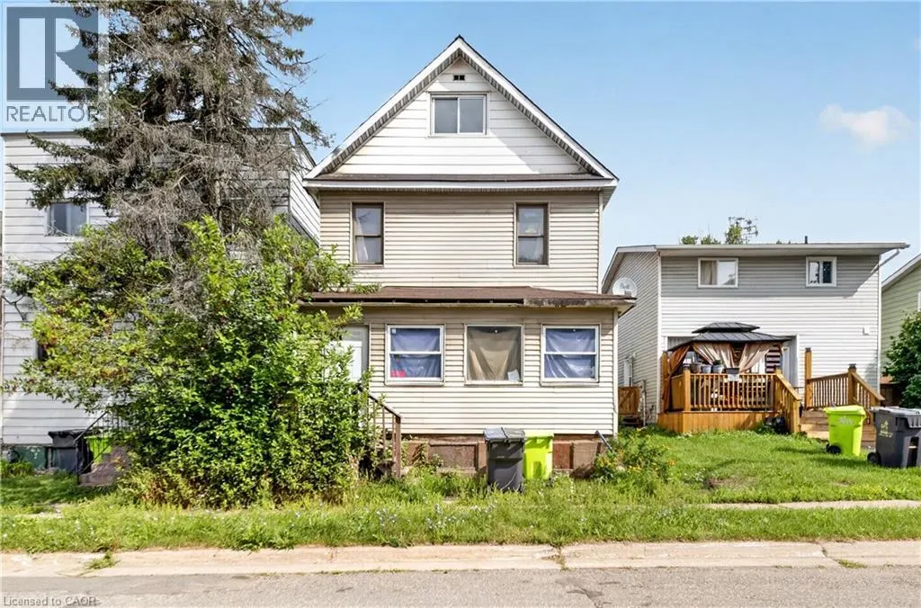 678 ALBERT Street W