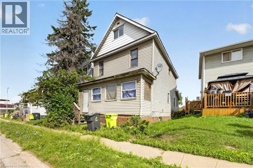 678 ALBERT Street W