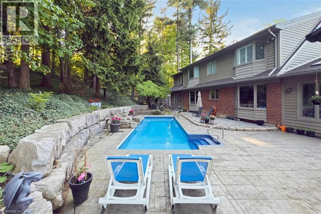 18 STONEGATE Drive
